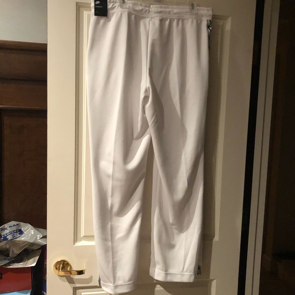 NWT NIKE Women’s Loose Fit Coupe Track Pants - Picture 3 of 5